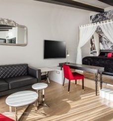 Kuşadası’nda Romantik Balayı Tatili: Charisma De Luxe Otel ile Unutulmaz Anlar